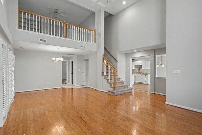 Building Photo - First Floor Primary in Waterford