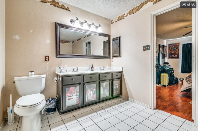 Building Photo - 4510 Lake Haven Dr