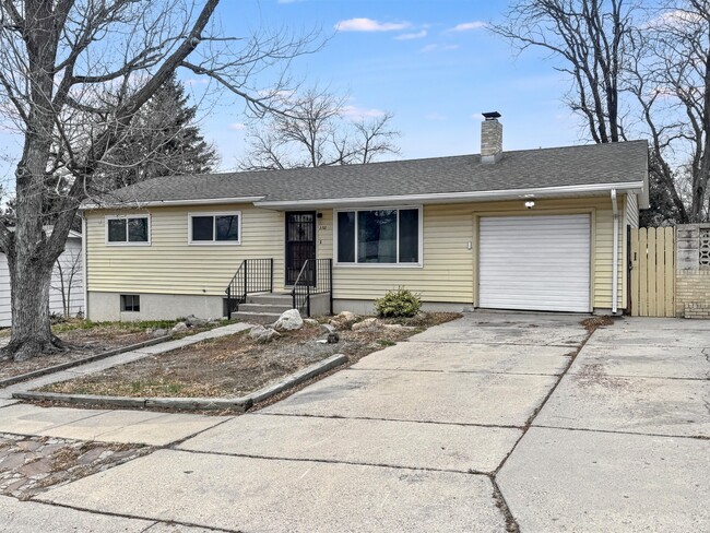 Building Photo - 3712 Windsor Ave