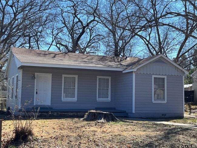 Building Photo - 2616 Oak Ln