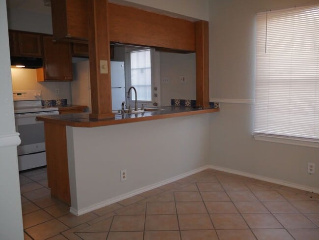 Building Photo - 4949 Hamilton Wolfe Rd