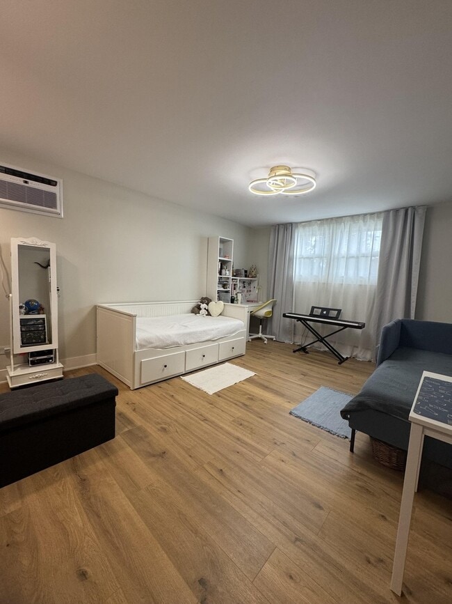 Building Photo - 7840 W North Ave