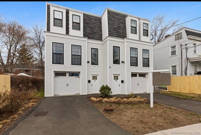 Primary Photo - 38 W Washington Ave