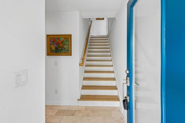 Building Photo - Steps to the Ocean! 3/3, 2198sq', Ocean View, Furnished