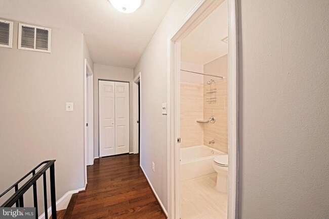 Building Photo - 3334 Webley Ct
