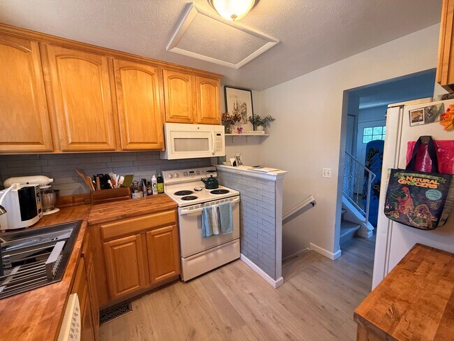 Building Photo - Comfortable Living in the Heart of Broomfield