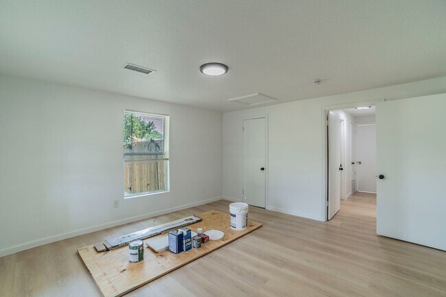 Building Photo - Stylishly Renovated 3-Bedroom Home in Arli...