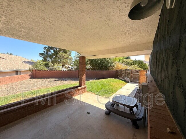 Building Photo - 1149 E Elder Cir