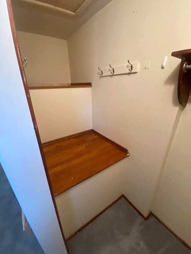 Building Photo - 4 Bedroom - Upper Arlington