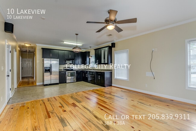 Building Photo - 10 Lakeview