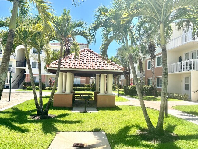 Building Photo - 9833 Baywinds Blvd