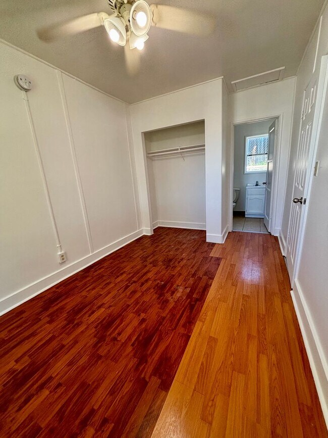 Interior Photo - Foothill, 7529