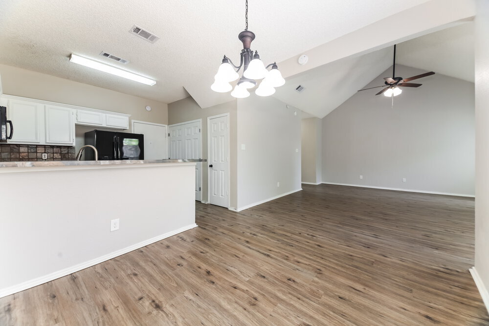 Building Photo - 5360 Waterford Dr