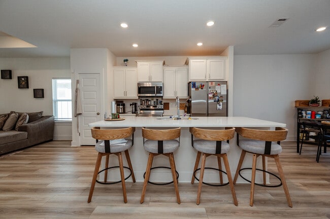 Building Photo - 231 Lyla Ln