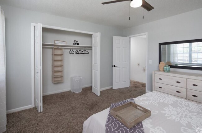 Building Photo - 600 Whispering Hills Dr