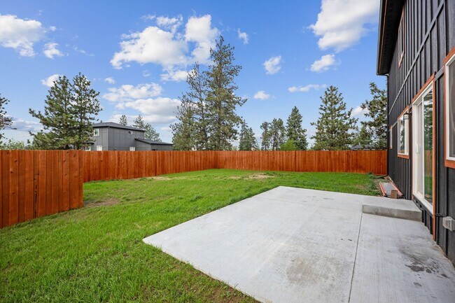 Building Photo - Gorgeous Grandview 5 Bedroom 3 Bath Luxury...