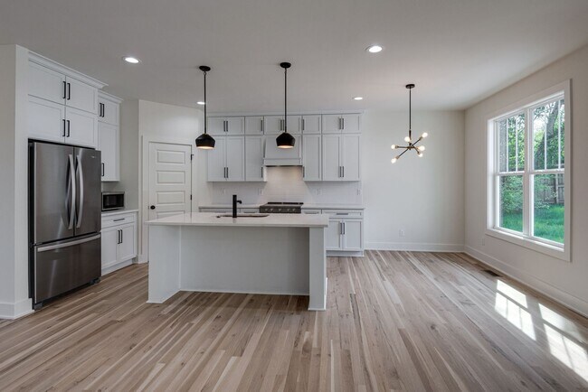 Building Photo - Bright + Modern 4BR in Walkable Inglewood — Available Dec 1