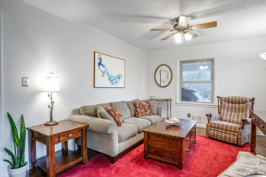 Building Photo - 2461 Fontaine Circle