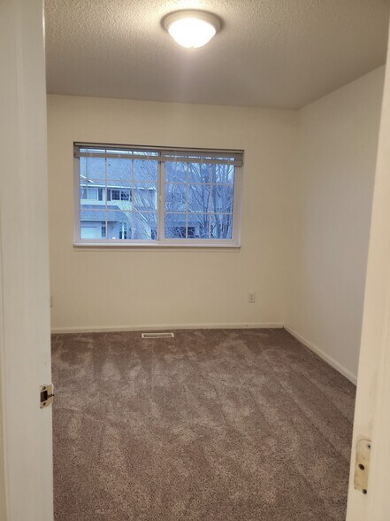 Building Photo - 10 Bridgewater Trl