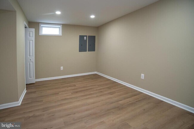 Building Photo - 20 Aster Ln