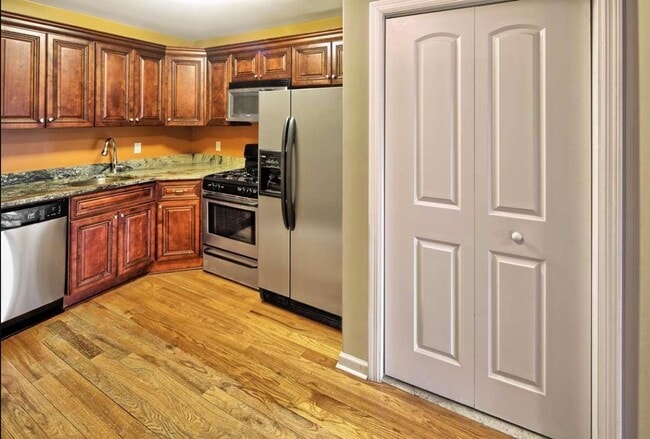 Building Photo - 605 New York Ave