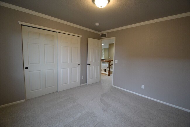 Building Photo - 4 bedrooms and large loft in Banning Lewis...