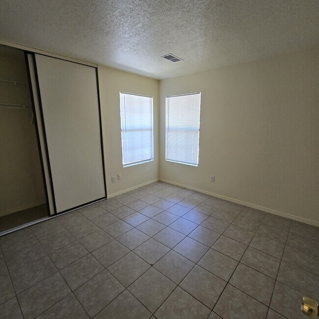 Building Photo - 1489 Gadwall Rd NE