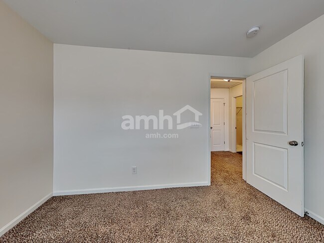 Building Photo - 407 Pine Hill Ln