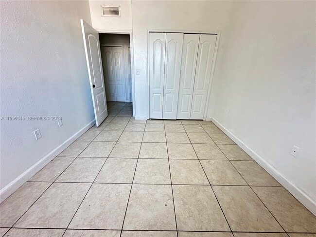 Building Photo - 1666 SE 27th Ct