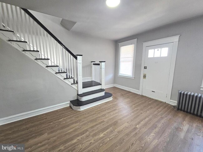 Building Photo - 204 W Duncannon Ave