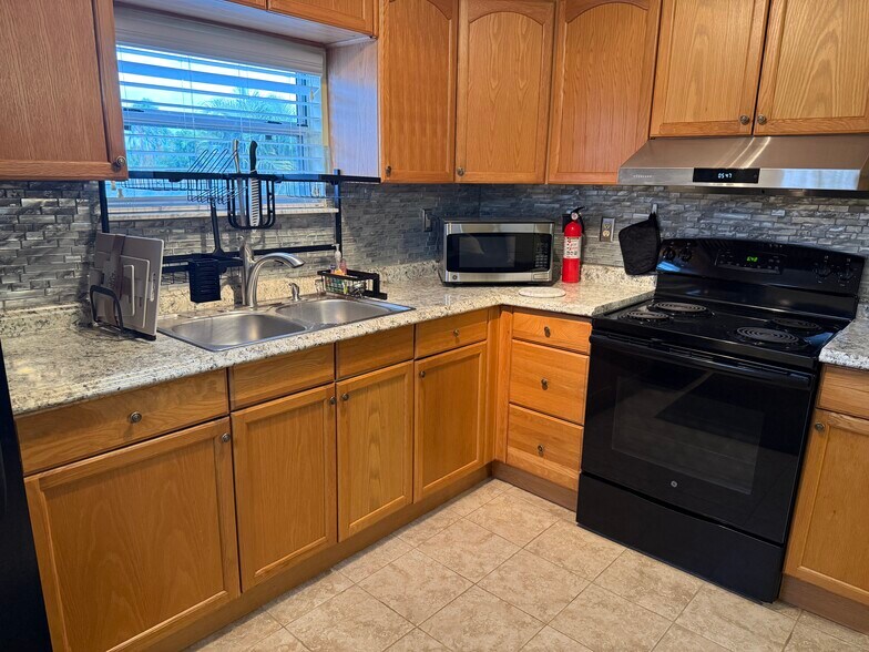 Kitchen - 4126 35th Ave N