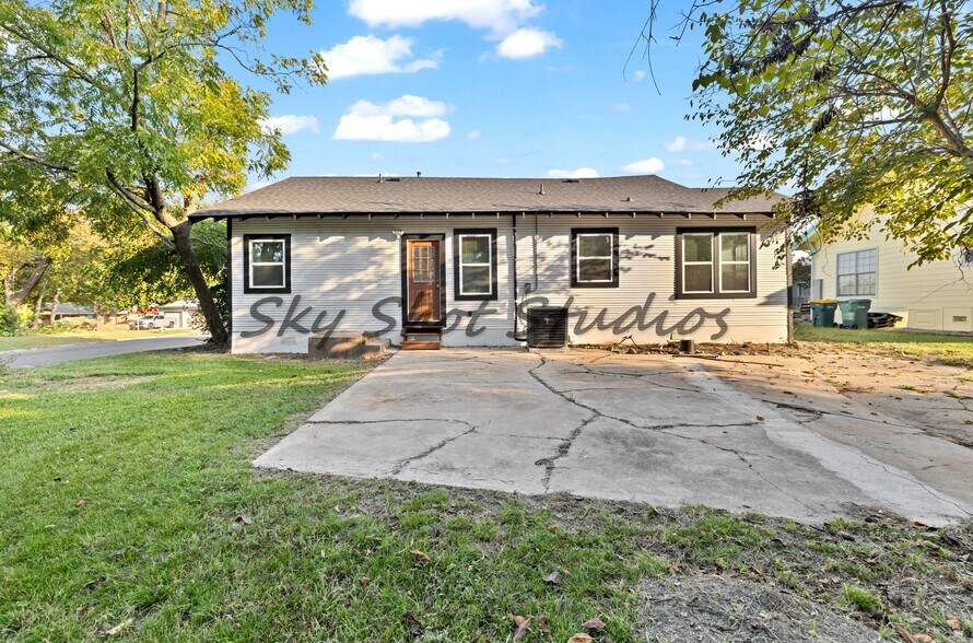 Building Photo - 326 W Rainey St