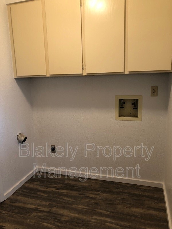 Building Photo - 3047 N Linda Vista Ln