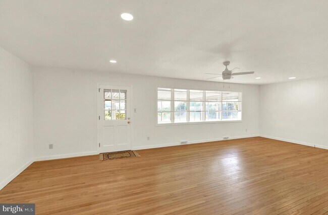 Building Photo - 13 Lupine Ln