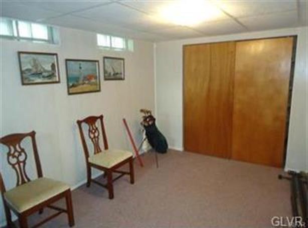 Building Photo - 2250 Siegfried Ave