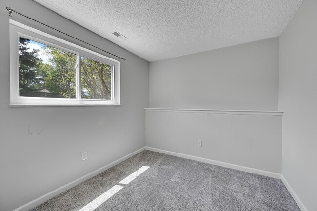 Building Photo - $2,200.00 - 3 Bed,1.5 Bath, Single Family ...