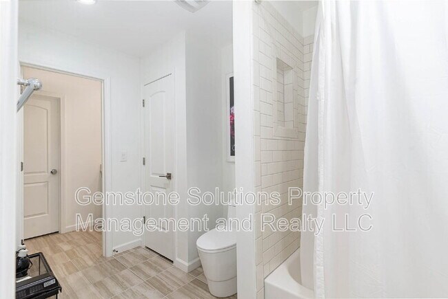 Building Photo - 6343 Wildwood Dr