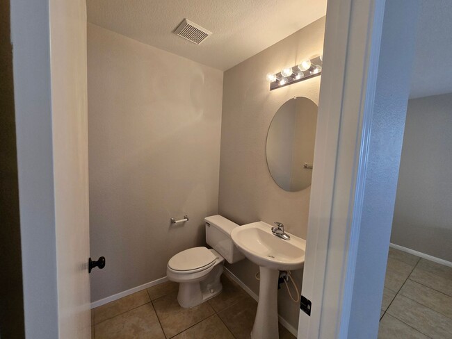 Building Photo - 3 Bedroom Home in Summerlin North Close to...