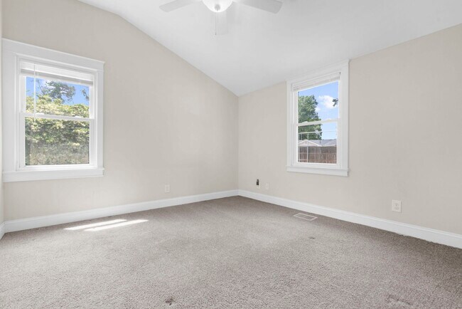 Building Photo - 2217 Doris Dr