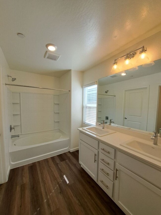 Building Photo - Beautiful 4 Bedroom Home in Madera, Ca!
