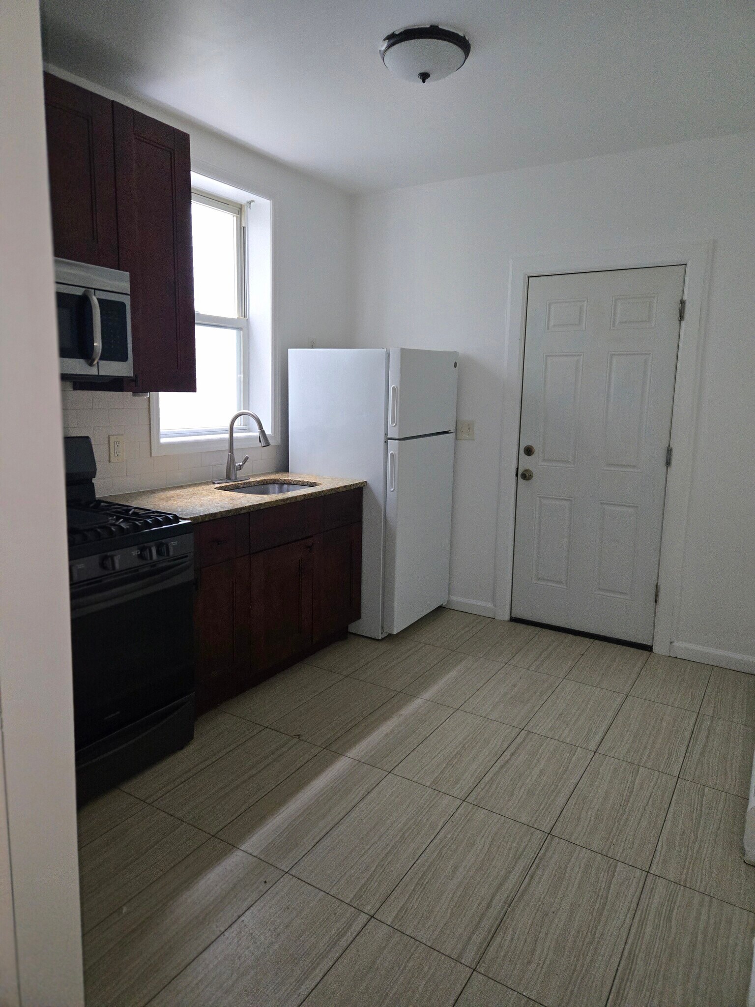 Building Photo - 316 Summer Ave