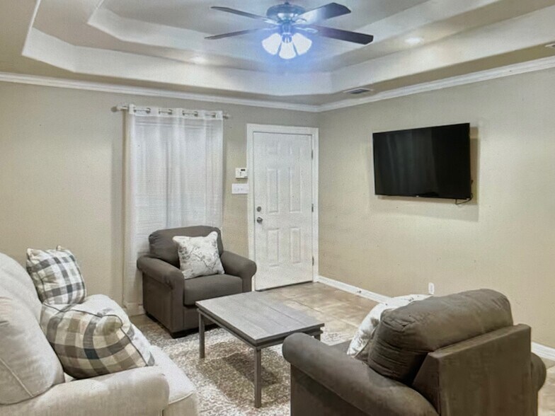 Building Photo - 3607 Sheraton Ave