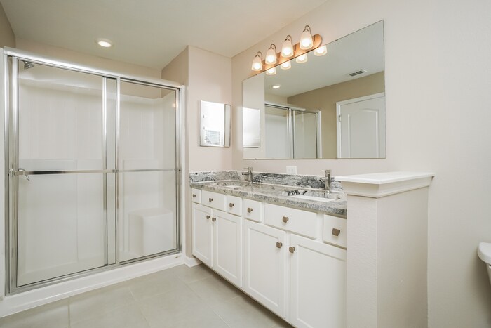Building Photo - 3861 Strafford Pl