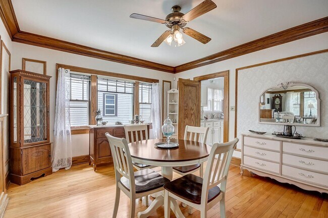 Building Photo - 2006 Grand Ave