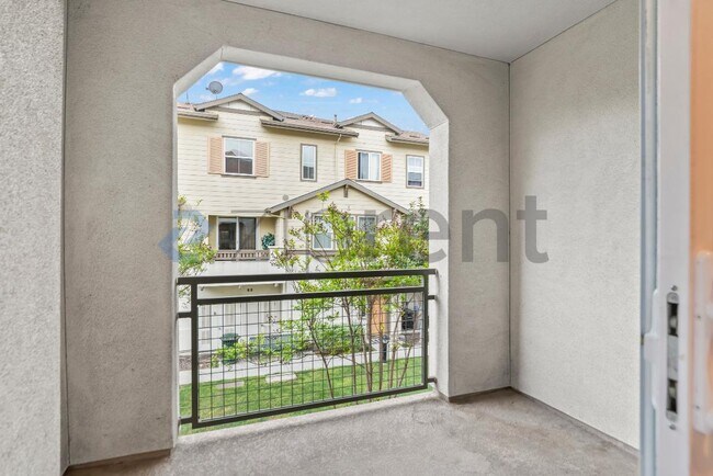 Building Photo - 2077 Kiwi Walkway