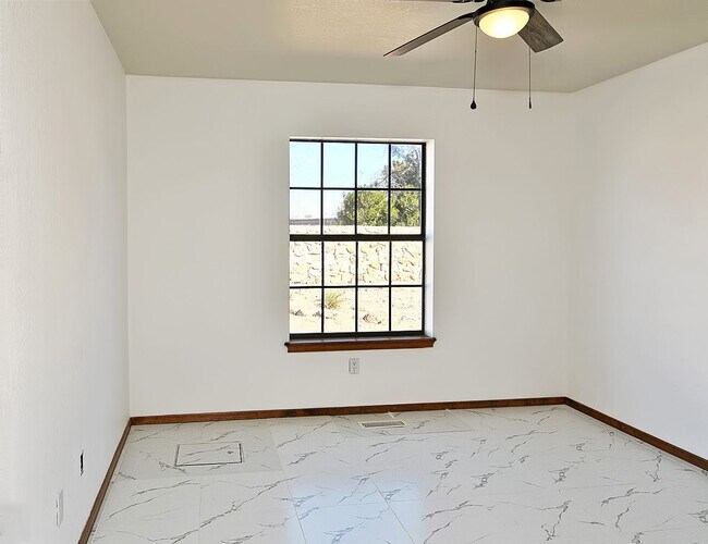 Building Photo - 6621 Vista Hermosa