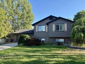 Building Photo - Beautiful 4 Bed 2 Bath Colbert Home in Mea...