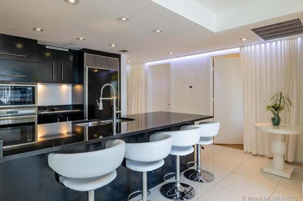 Building Photo - 475 Brickell Ave