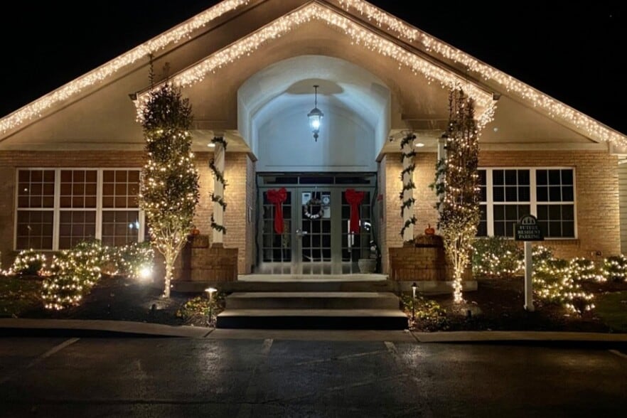 Primary Photo - Aspen Pines