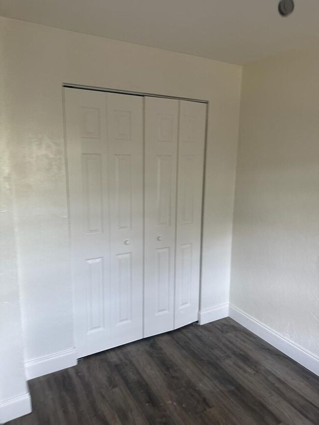 Building Photo - Beautiful home!